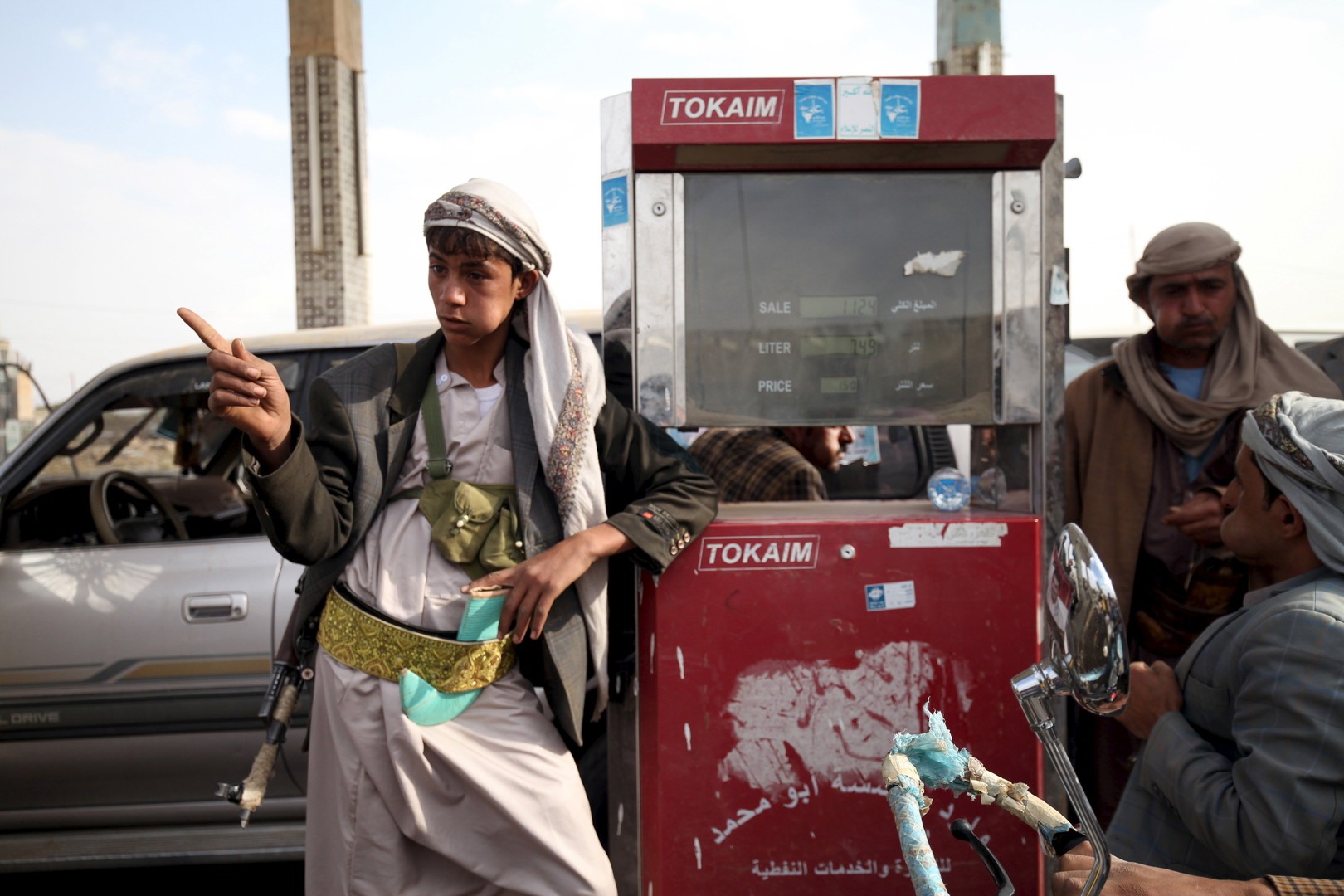 الحوثيون يقرون نصيب الفرد من البنزين لكل خمسة أيام 