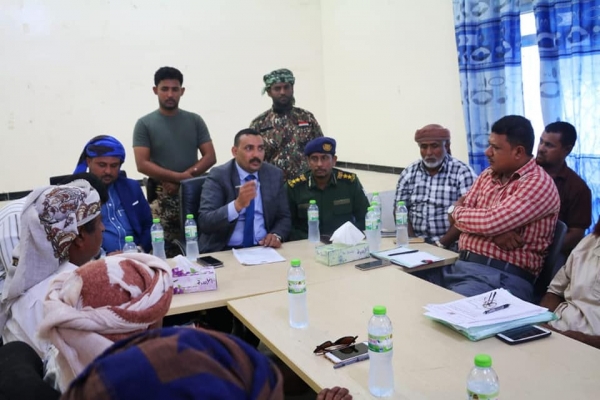 اجتماع محافظ سقطرى بشأن اللائحة التنظيمية للصيد