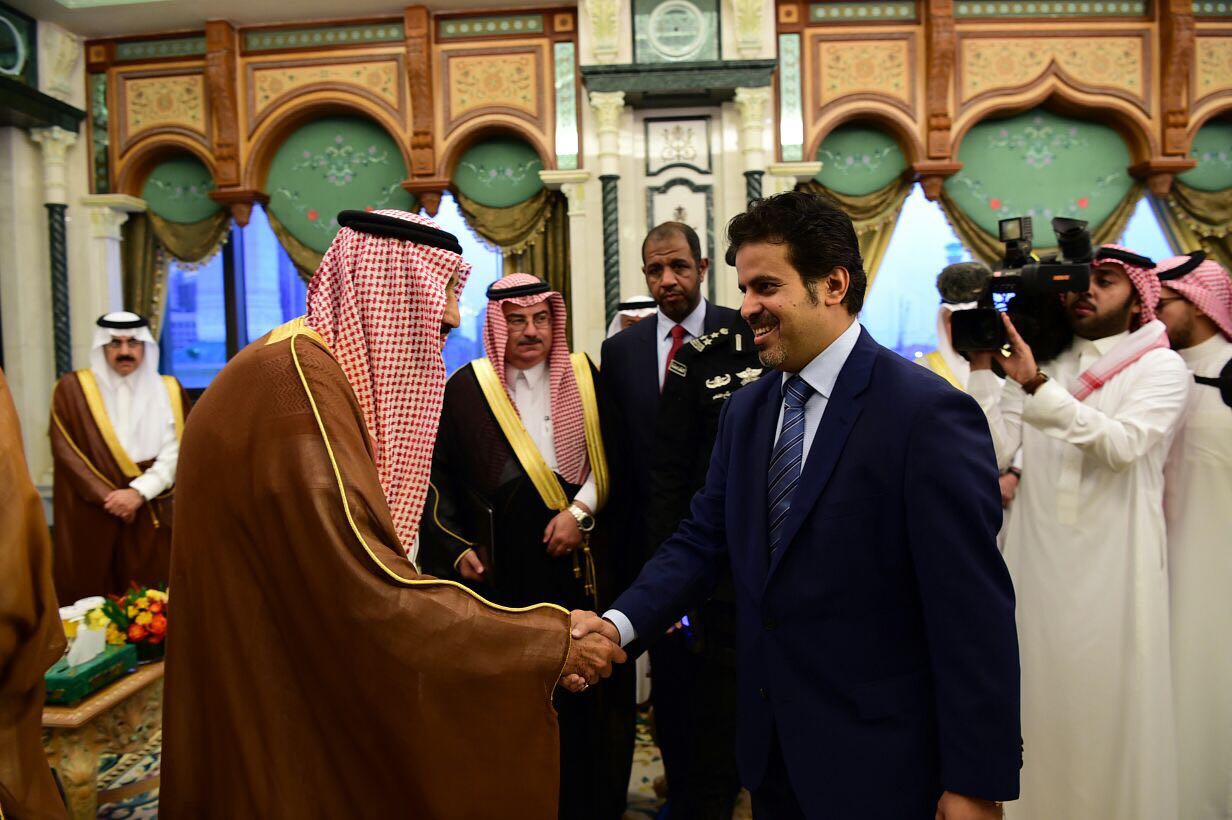 نجل الرئيس هادي يظهر بجانب العاهل السعودي الملك سلمان