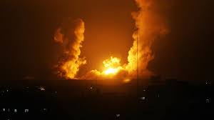 عاجل.. انفجار عنيف يهز صنعاء وتحليق مكثف لمقاتلات التحالف