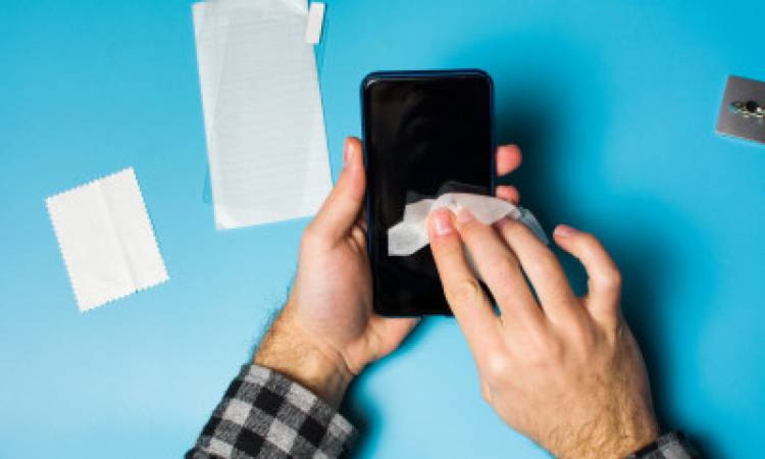 7 أشياء عليك تجنبها في تنظيف شاشة هاتفك