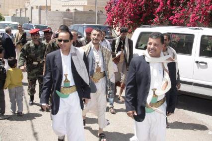 قائد مقاومة عتمة :استقبلنا وساطات أرسلها الحوثيين بطلب تأمين خروج مسلحيهم المحاصرين في عتمة