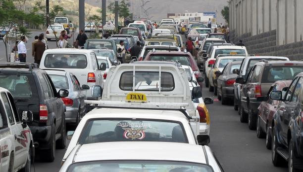 تجارة السيارات في اليمن تصطدم بواقع الحرب