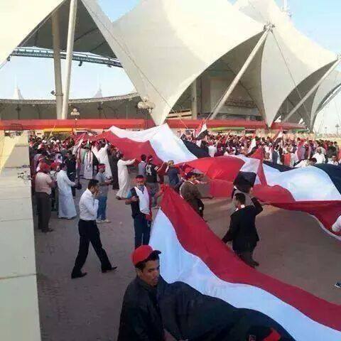 الجماهير اليمنية تتوافد على استاد الملك فهد بالرياض وتستبق بدء المباراة بساعات 