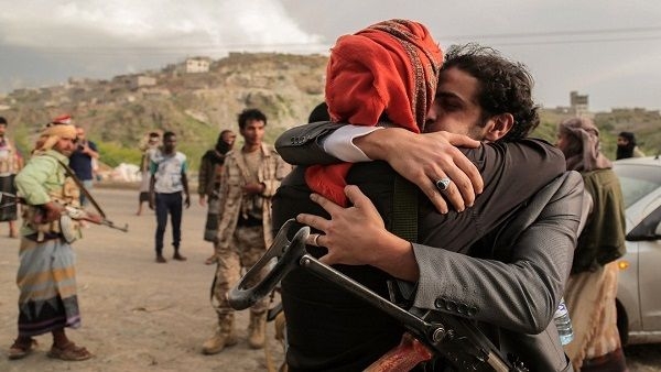 من صفة تبادل أسرى بين الجيش والحوثيين