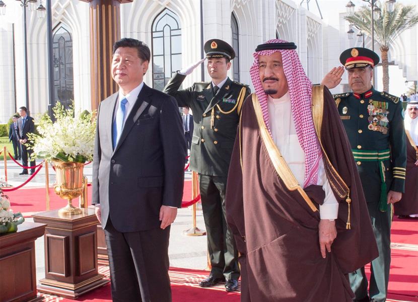 بالصور.. الملك سلمان يستقبل الرئيس الصيني ويقيم مأدبة غداء تكريماً له