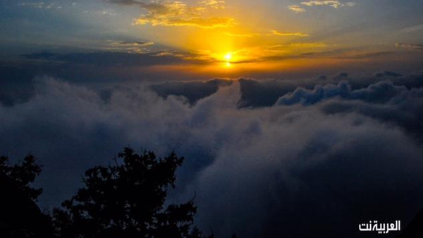 مناظر جميلة.. لحظات غروب الشمس أعالي جبال السروات بالسعودية (صور)