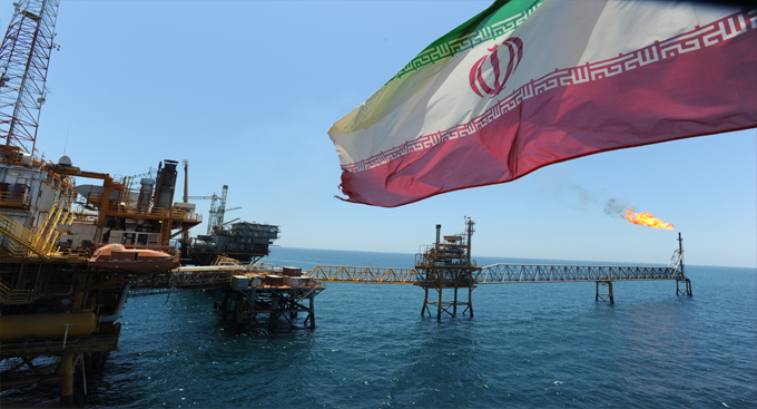 النفط الإيراني.. سلاح جديد يهدد دول الخليج اقتصادياً وسياسياً