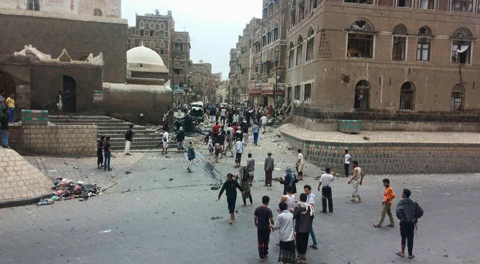 انفجار سيارة مفخخة جوار جامع قبة المهدي بصنعاء القديمة (صور)