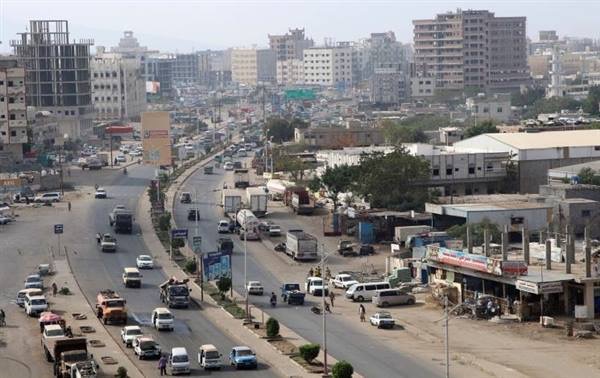 عدن : مقتل شاب وجرح اخر في هجوم مسلح استهدف مجموعة شباب
