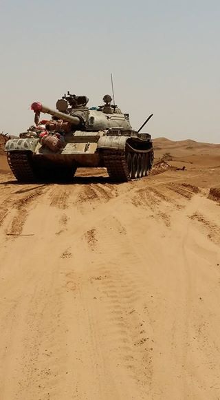 مواطن يمني يعرض «دبابة» للبيع بـ«2 مليون» ! (صورة)