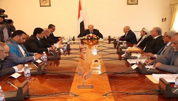الرئيس هادي يشدد على ضرورة الإسراع بتنفيذ اتفاق السلم والشراكة ويؤكد بأن البلد أكبر من أي حقيبة وزارية