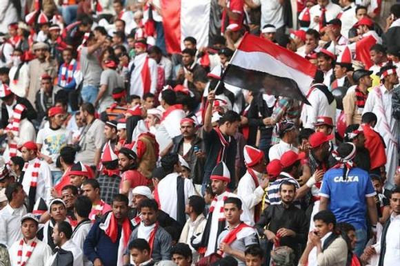 عكاظ: الجمهور اليمني يخطف نجومية البطولة.. ويتوج «عريسا» لخليجي 22