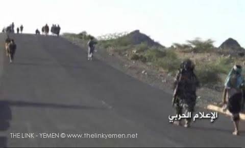 عناصر من مليشيات الحوثي في منطقة الوازعية قبل اشهر (ارشيف)