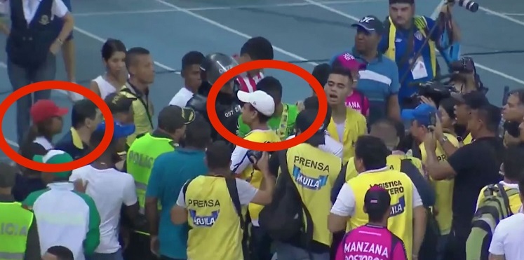 فتاة تطعن لاعبًا كولومبيًا أثناء تتويجه بالكأس (فيديو)