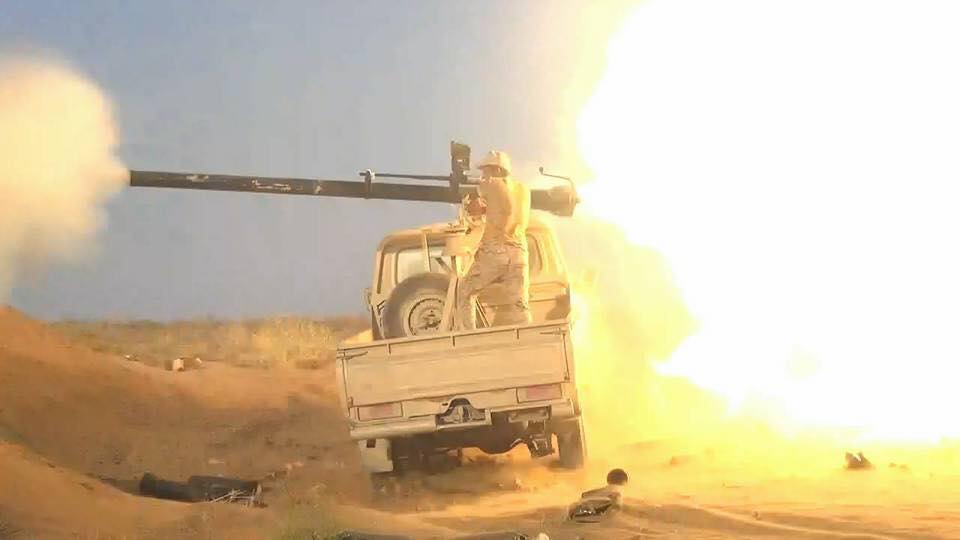 مدفعية الجيش تدمر تعزيزات للحوثيين في صنعاء