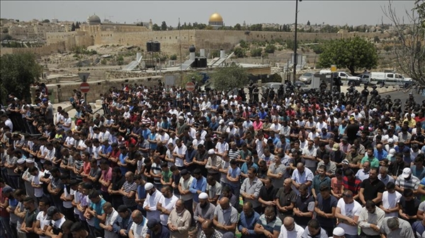 جمعة حاشدة للفلسطينيين في شوارع القدس واستشهاد وإصابة 125 آخرين بنيران الاحتلال