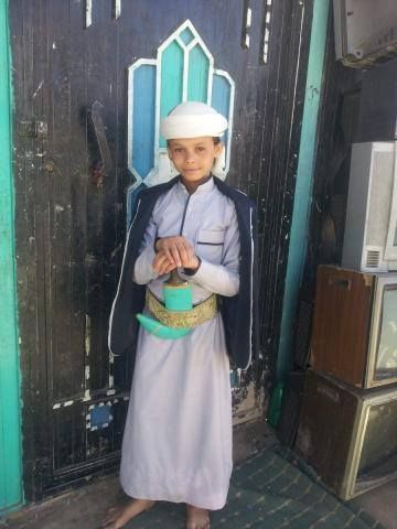 الطفل «عبدالرزاق الأهدل».. اختطفته مليشيا الحوثي إلى معسكر تدريبي فعاد إلى أهله جثة هامدة