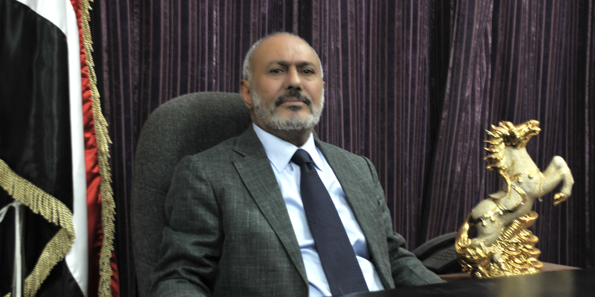 قيادي حوثي يهدد صالح: توقف فوراً عن السيطرة والإيحاء بأن الجيش ملكية خاصة
