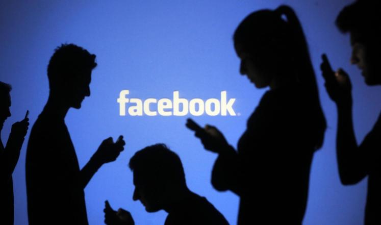 فيسبوك تختبر تطبيقا لإدارة الاتصالات الهاتفية