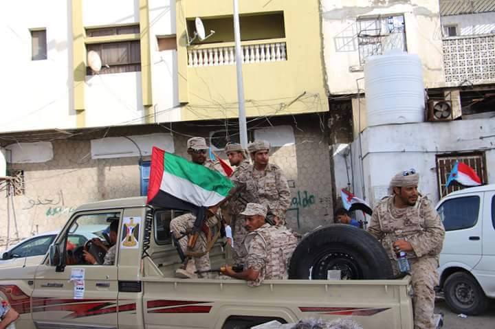 حملة عسكرية كبيرة تقتحم مدينة الحوطة بلحج وتشرع في مداهمة أوكار القاعدة