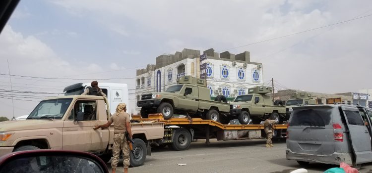 تعزيزات عسكرية سعودية كبيرة تتدفق إلى أبين وبوادر مواجهات في مسقط الرئيس هادي