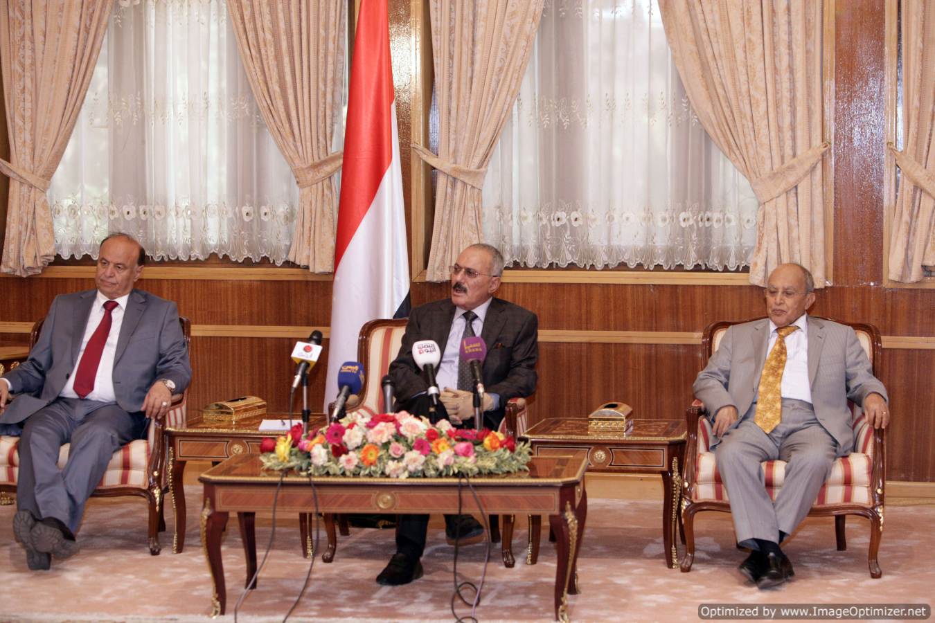 صالح أمام قادة حزبه: سأسلم دار الرئاسة إلى نائبي وأحمل حقيبتي إلى منزلي