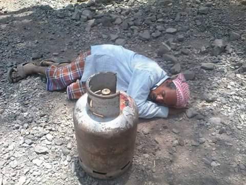 الحوثيون يضاعفون معاناة المواطنين ويرفعون اسطوانة الغاز إلى خمسة