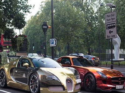 مليونير سعودي يمتلك إحدى أندر السيارات في العالم يثير ضجة بلندن