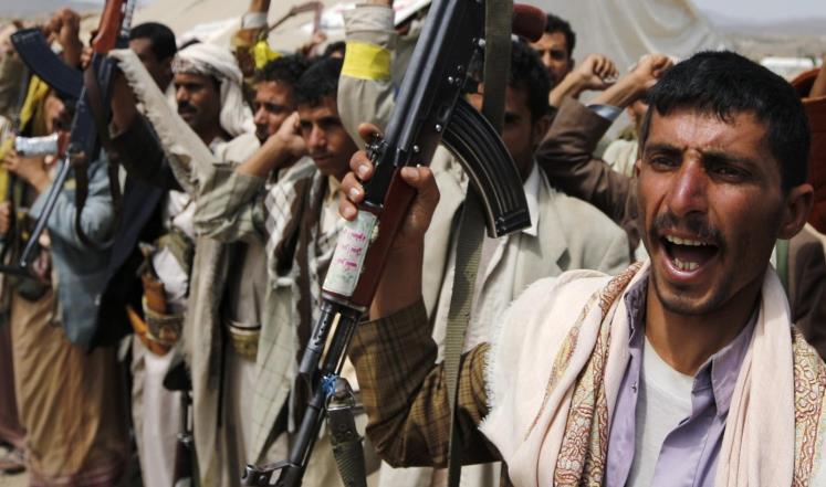 مليشيا الحوثي تمنع دخول باصات النقل الجماعي لتعز وتقوم بتفتيش المواطنين بطريقة مهينة واستفزازية