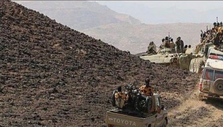 الجيش الوطني يقسم ظهر الحوثيين بالسيطرة على أهم معسكراتهم شمال اليمن