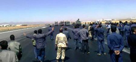 محتجون يقطعون مدرج الطائرات بقاعدة الديلمي بصنعاء (خاص التغيير)