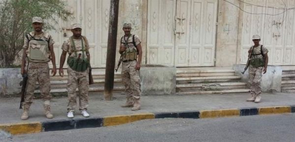 قوات الأمن تداهم محلات وشركات الصرافة في العاصمة المؤقتة عدن