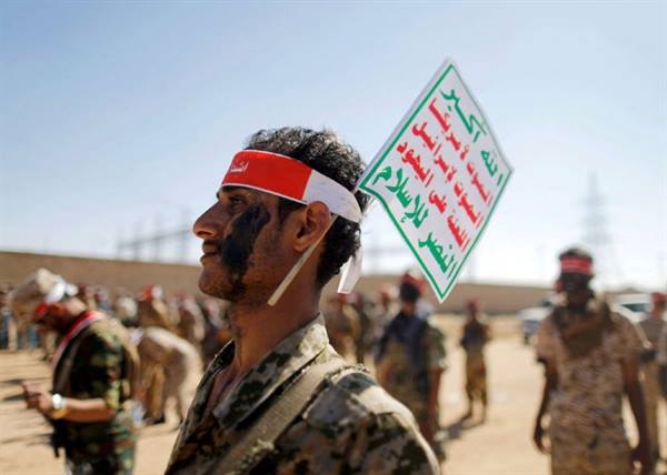 الحوثيون يسرحون «20» الف جندي من وزارة الدفاع ويستبدلونهم بعناصرهم