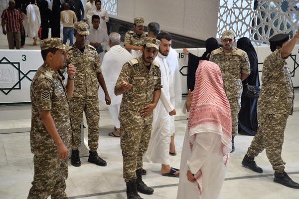شاهد.. قوات الأمن الدبلوماسي السعودي تدير توسعة الملك عبدالله في الحرم المكي