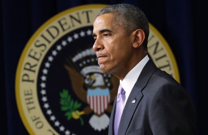 أوباما يقرّ مشروع قانون السياسة الدفاعية وينتقد غوانتنامو