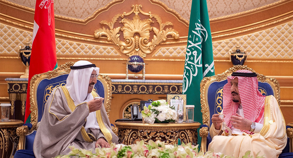 توقيع اتفاق تقسيم المنطقة المحايدة الغنية بالنفط بين الكويت والسعودية