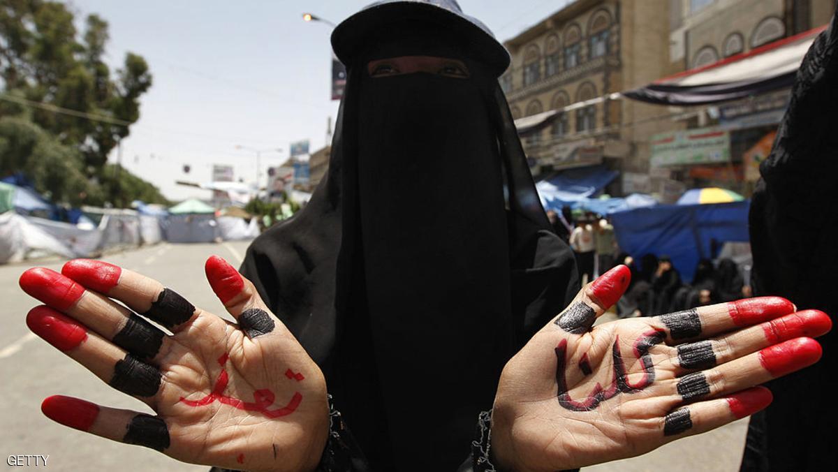 حصار المتمردين الحوثيين يخنق تعز للشهر التاسع