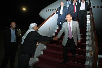 اليمن: صالح يصل صنعاء بعد رحلة علاجية في نيويورك