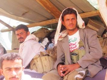 الحوثيون ينهبون مصرف الكريمي بالجوف بتوجيهات من جهات عليا في الجماعة