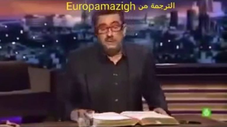 صدمة مدوية.. مذيع يسخر من القرآن الكريم فحدثت له المفاجأة على الهواء مباشرة (فيديو)