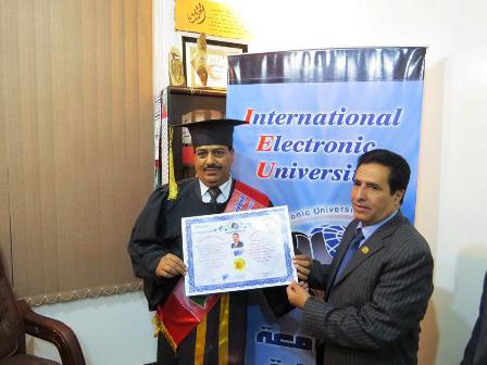 الجامعة الدولية بالقاهرة تمنح اليمني محمد مراد شهادة الدكتوراه في العلوم السياسية