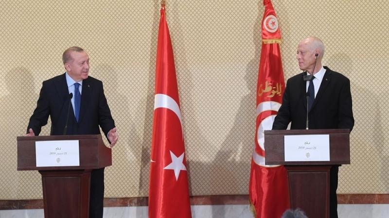 أردوغان يحرج قيس سعيد في مؤتمر صحفي بتونس والأخير يرد بدعابة (فيديو)