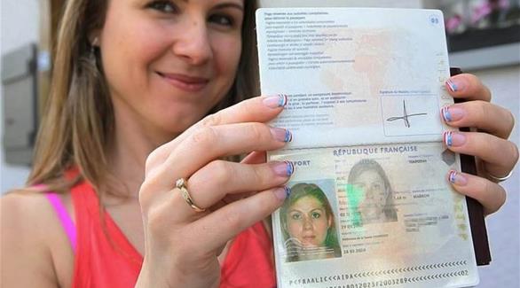 المواطنة الفرنسية وجواز سفرها (أرشيف) 