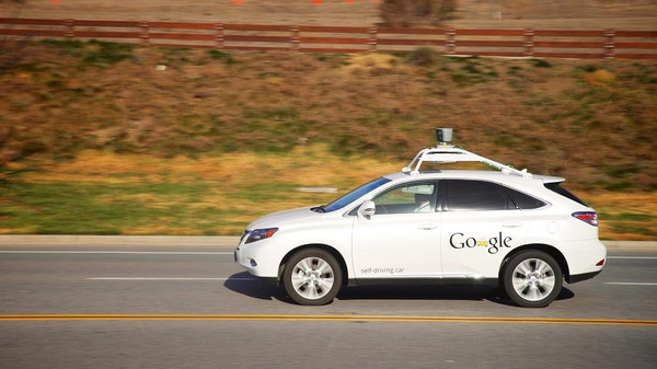 غوغل تختبر سياراتها ذاتية القيادة على طرقات كاليفورنيا