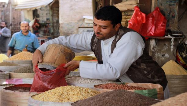المركزي اليمني يحاول استعادة ثقة القطاع التجاري