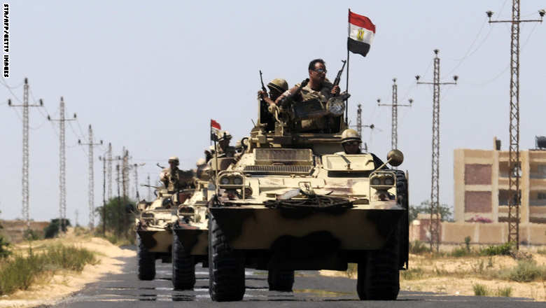 مصر.. منصور يقرر تعديل قانون قيادة الجيش وإعلان حالة الحرب