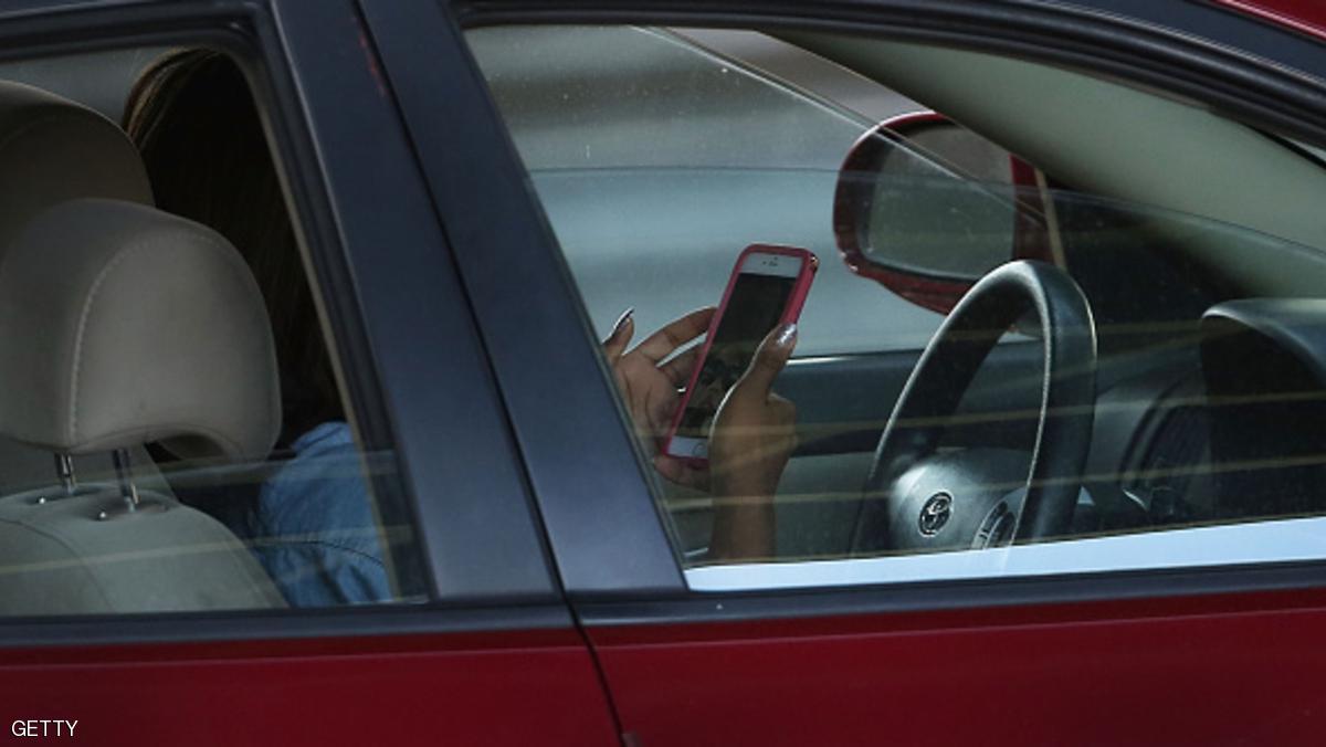 تطبيق يغنيك عن استخدام هاتفك أثناء القيادة