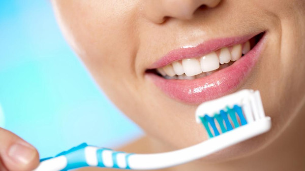 تعرف على 10 عادات خاطئة قد تدمر أسنانك
