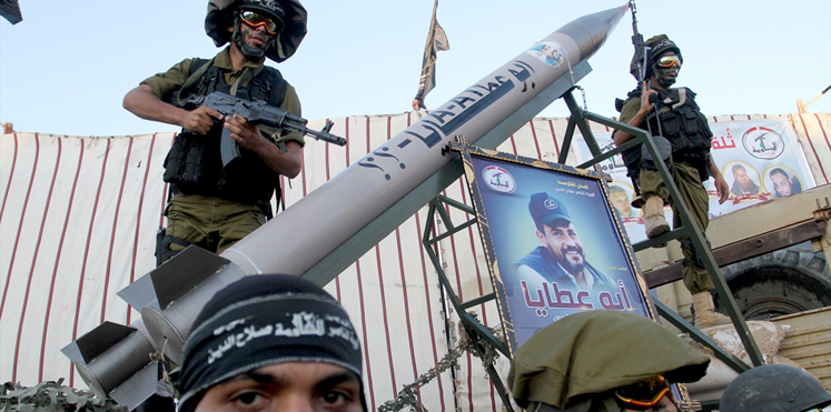 «ألوية الناصر» تكشف عن صاروخين جديدين بعرض عسكري في غزة (صور)